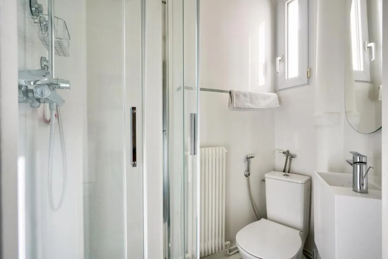 Apartment For 2 People - Paris 18