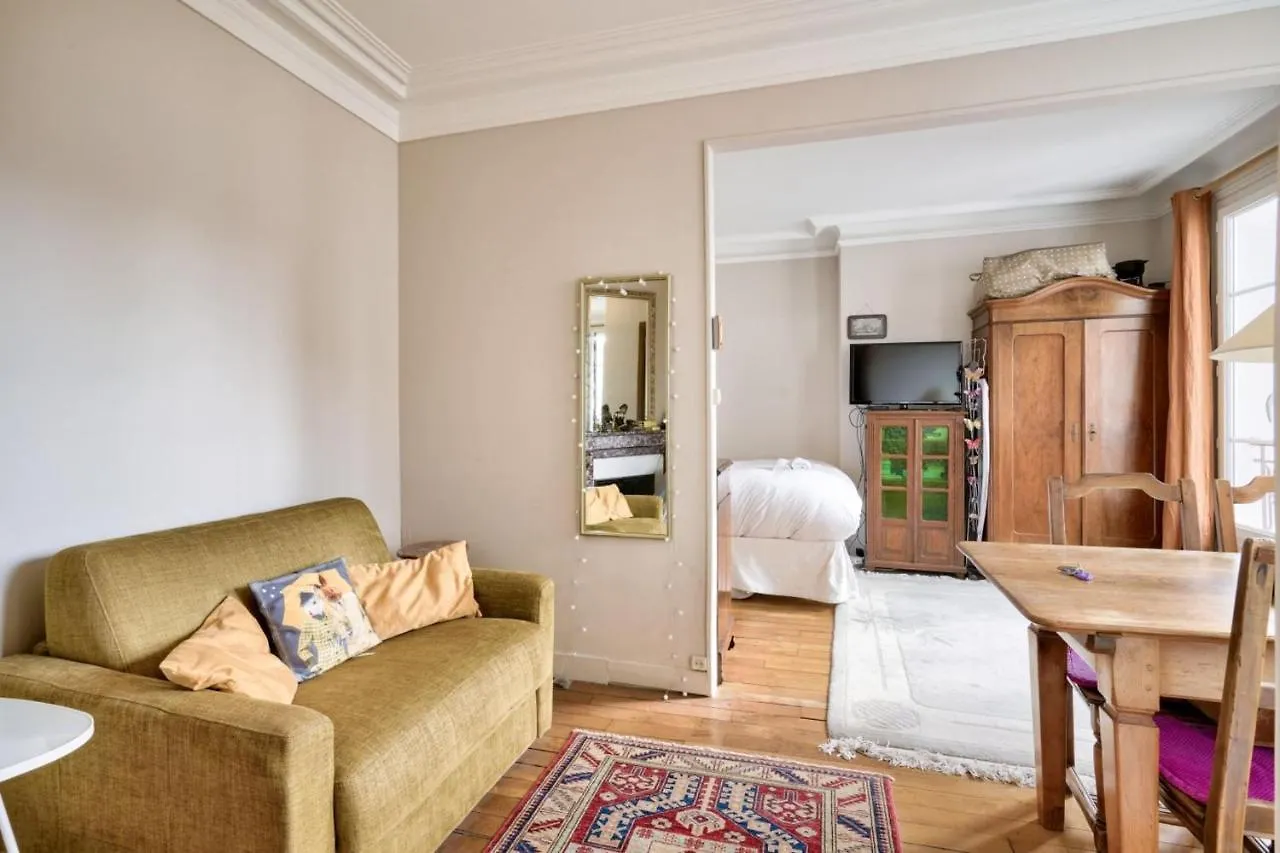 Apartment For 2 People - Paris 18